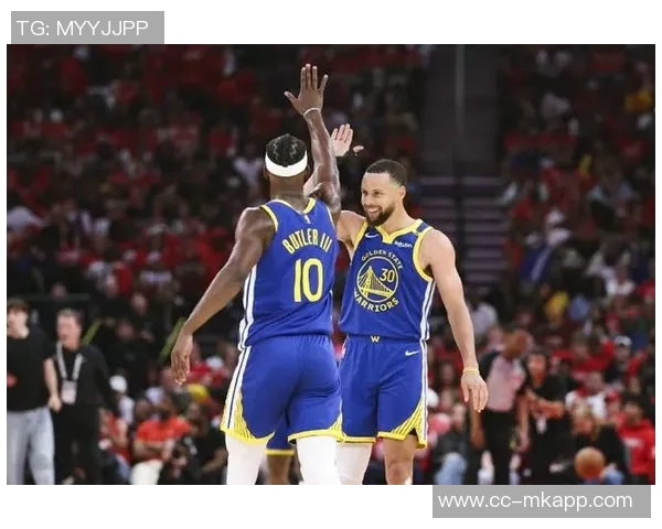 科尔盛赞巴特勒为顶级单打球员我们将围绕他与库里打造球队核心 科尔盛赞巴特勒为顶级单打球员我们将围绕他与库里打造球队核心