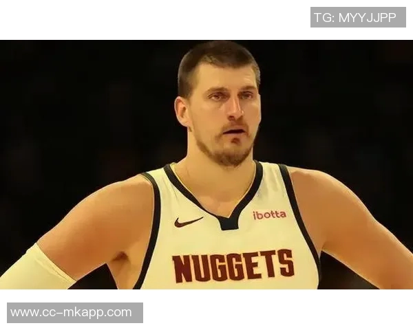 杨瀚森与偶像约基奇的赛场对话瞬间如此接近却又遥不可及 杨瀚森与偶像约基奇的赛场对话瞬间如此接近却又遥不可及