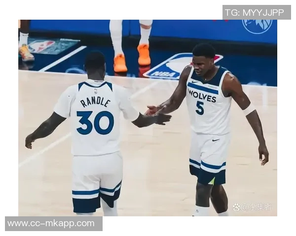 兰德尔全场狂砍32分10篮板6助攻带领球队大胜对手展现统治力 兰德尔全场狂砍32分10篮板6助攻带领球队大胜对手展现统治力