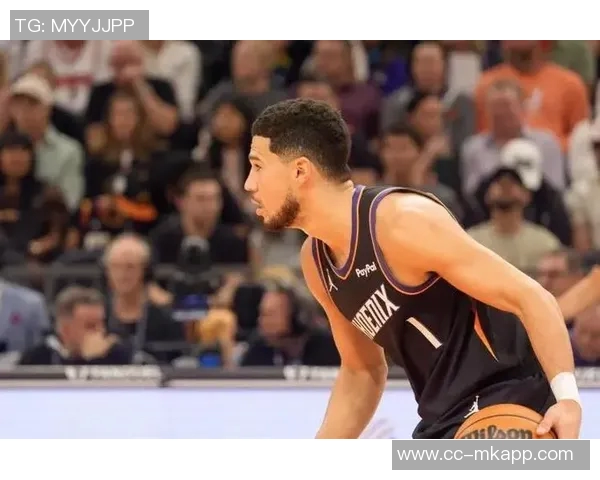 布克谈球队连败心态称更衣室氛围积极向上