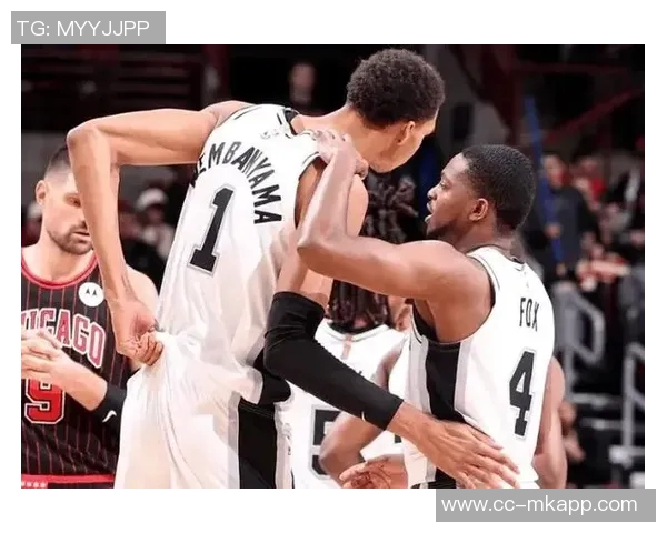 福克斯大放异彩单场28分11助助球队逆转文班缺阵的困境 福克斯大放异彩单场28分11助助球队逆转文班缺阵的困境